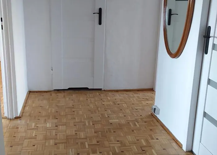 Uroczy Apartament Z Bezplatnych Parkingiem